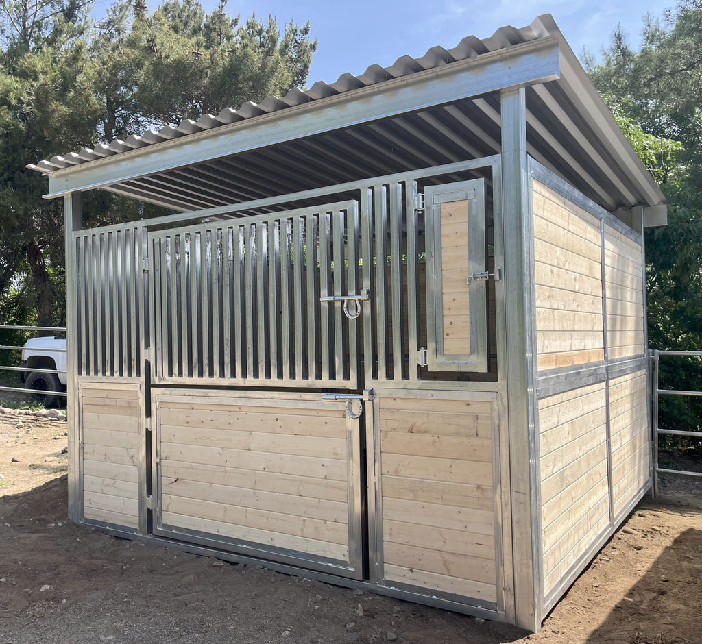 Tongue & Groove Box Stall With 14' x 14' Free-Standing Cover