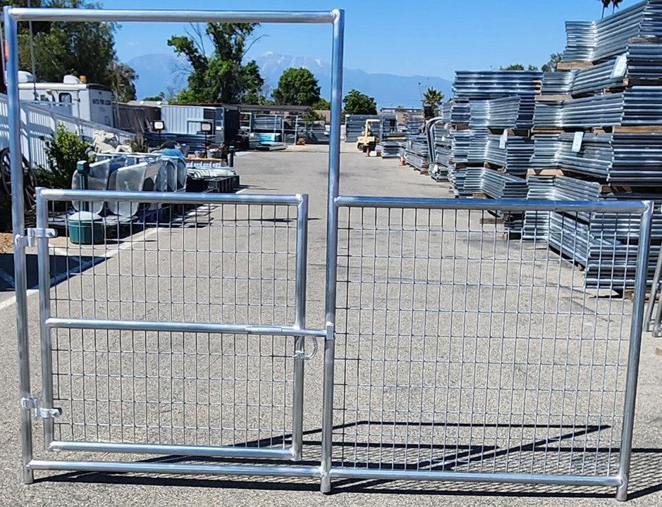 kennel panel with gate