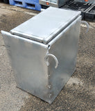 24" Heavy Duty Feeder Solid Siding w/ Hooks - With Lid